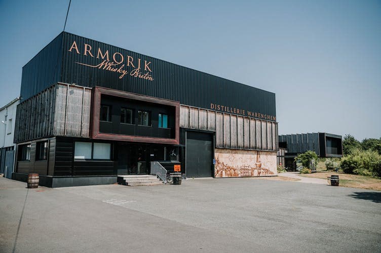 Devanture de la distillerie Armorik